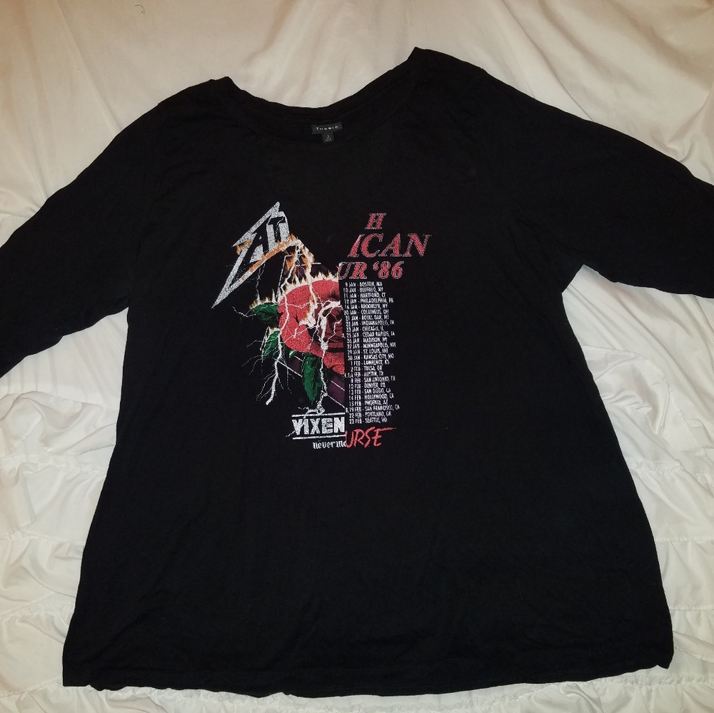 Torrid 3/4 sleeve mesh inset graphic tee size 3